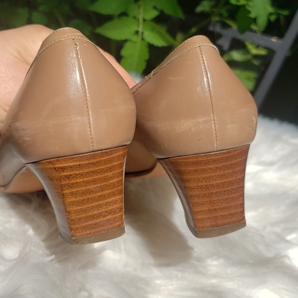 Salvatore Ferragamo Taupe Leather Heels 5.5C - Picture 8 of 15